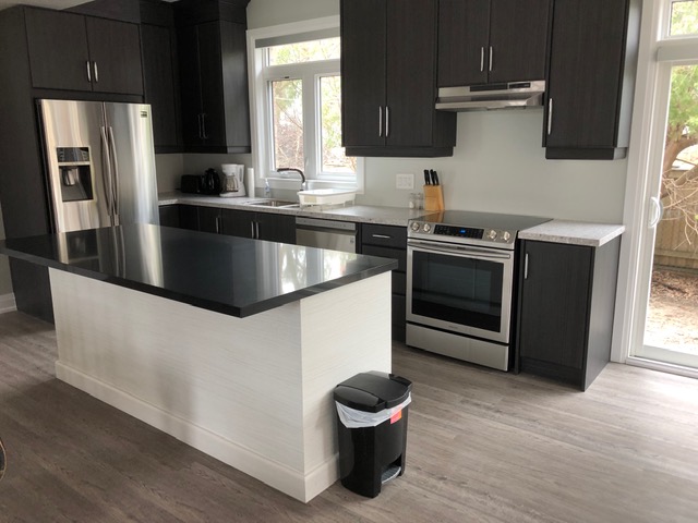 
                         Kingsdale Drive Units                                                    